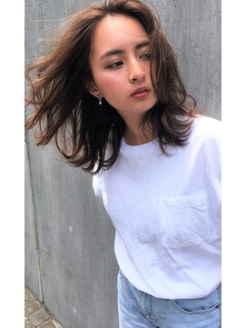 リマ(RIMA) 【RIMA】 外国人風☆センターパートのラフカジュアルミディアム