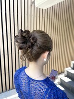 高めお団子ヘア/ゆるふわアップ/結婚式ヘア/お呼ばれヘア