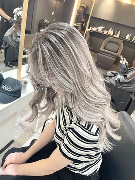 ブレンド 渋谷(BLend) 20代30代40代白髪ぼかしハイライト小顔ショートボブミニウルフ