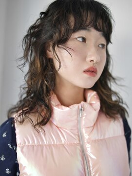 オーサム(AWESOME) ミディアムウルフレイヤーパーマアレンジ