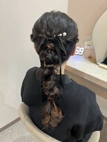 ミラ(Mila)&nbsp;ポニー編みおろしヘア♪結婚式お呼ばれヘアセット
