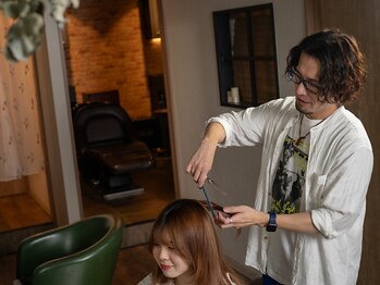 ネネン 久喜(Nennen)の写真/ご自宅でのスタイリング・ケア方法まで丁寧にご提案。サロンオリジナルのヘアケアラインも豊富にご用意◎