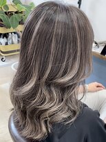 イロ 成田(iLo)&nbsp;白髪悩みも解決できる！大人ハイライト