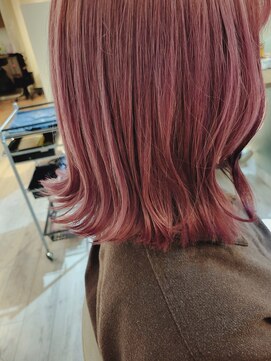 ベベ('BEBE) ボブ 切りっぱなし ピンクカラー