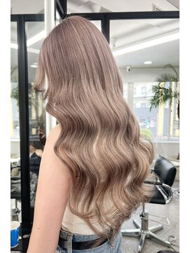 リア 大阪梅田(Ria) ~ミルクティーグレージュ~【Ria 大阪梅田】