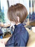 《30代、40代》白髪ぼかしハイライト×丸みとくびれショート
