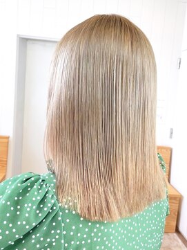 アルバム 銀座(ALBUM GINZA) ブロンドベージュ_グレージュカラーボブウルフ_ba401102