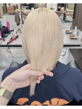 ティント 梅田(Tint) 【TOMOKI】抜きっぱなしブロンド《大阪梅田駅》