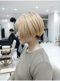 20代品ありショートボブ+ホワイトベージュブロンド