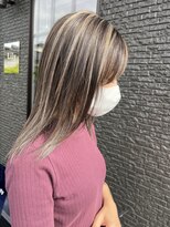 リリー ヘアーアンドビューティー(Lily)&nbsp;ホワイトベージュハイライトカラー