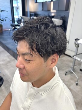 コードバイケンジ 戸塚(CODE by KENJE) 自然な動きと爽やかさを演出するシャドウパーマ