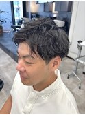 自然な動きと爽やかさを演出するシャドウパーマ