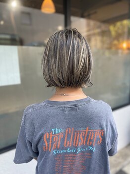 ハーモナイズ(HARMONIZE)の写真/グレイカラーでもオシャレを楽しめる♪白髪をカバーしつつ、艶感のある綺麗な色味をご提案します。