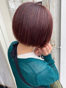 ホワイト(WHITE HAIR@NICOLA) ショートボブ×レッドカラー