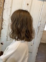 メーヴェ(Mowen) mowen 南堀江　ユル巻きウェーブ×ミルクティーグレージュ