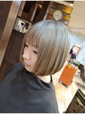ハイトーングレージュ