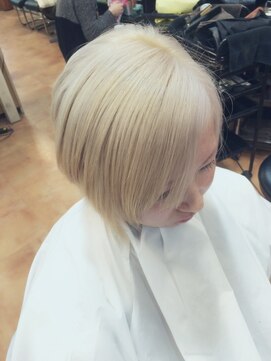 カルフール ロコ 草加西口店(Carrefour LOCO) ~外国人クラウド風~<プラチナホワイトベージュ>