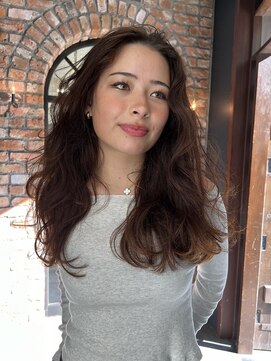 アデ オモテサンドウ(ade omotesando) レイヤーと癖っぽいカールで海外トレンド　ウェーブヘア