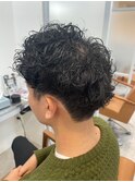 強めスパイラルパーマ 刈り上げスタイル