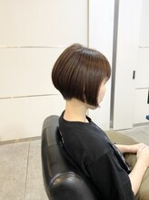 アキコ(AKIko) 家事もおしゃれも手抜きなし！大人女性の上品刈り上げボブ♪