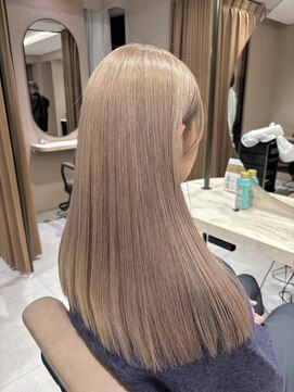 ジーニー 横浜(giinii) ホワイトベージュ