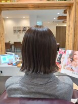 アドラーブル ココロ 新潟(adorable CoCoLo)&nbsp;20代30代大人可愛い艶感グレージュ切りっぱなしショート