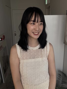 エイチ(811) 暗めカラーグランマッシュフェイスフレーミングブルーブラック