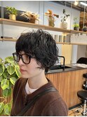 立体感ショート×強めパーマ｜THINK AND
