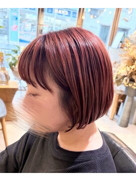 クラシック 菊名(classic) 表面だけにピンクカラーの大人可愛いボブ
