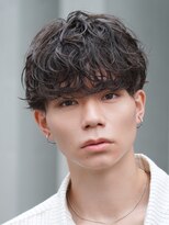 バイフィフス 原宿/表参道(by fifth)&nbsp;緩めニュアンスパーマフェザーパーマメンズセンターパートウルフ