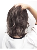 トルネード(TORNADO)&nbsp;外国人風ボブ ハイライトグラデーション グレージュ　外ハネ