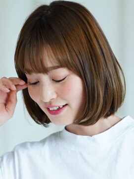 フミ(Fumi) 清楚な前下がりボブ