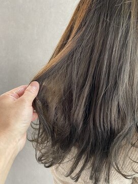 ジーナ 勝どき(Zina) 【Zina】エアリーミディ/黒髪/ホワイトアッシュ/ショートパーマ