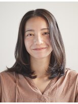 エン(YENN)&nbsp;さらっと上品で仕立てのよいミディアムヘア