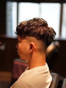 キングスマン トーキョー 国分寺(KINGSMAN TOKYO) アップバング/ツーブロック/スキンフェード[国分寺/国分寺駅]