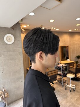 ヒート トウキョウ 目黒店(HEAT TOKYO) センターパート 刈り上げ