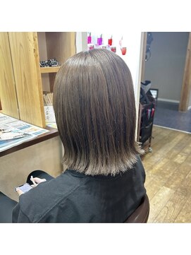 クネア(kunea) 切りっぱなしボブ/ベージュカラー