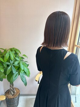 エピ バイ ラトット(epi by Latot)の写真/40・50代から圧倒的支持。艶と上質さが続くグレイカラーで、お手入れしやすい“大人の美髪”へ＊