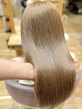 バイオレット 表参道店(Violet) ミディアムレイヤーカット顔周りカットオリーブベージュ触覚