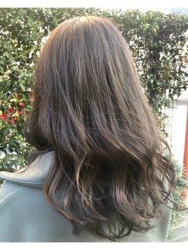 リコ(liko) 【liko 三軒茶屋　莉子】オリーブカラーで赤み消し◎