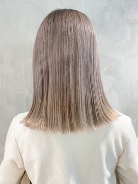 アイティー バイ アルバム 浦和店(IT by ALBUM) ホワイトロブ_カーキグレージュマッシュショート_ba325941