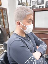 オブヘアーギンザ(Of HAIR GINZA)&nbsp;メンズホワイトブリーチ×刈り上げバーバースタイル