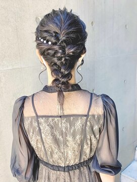 ディア(.eer) ゆるふわ × 三つ編み × 編み込み // ミディアムの編みおろし