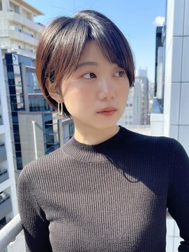イヴォークトーキョーオーサカ(EVOKE TOKYO osaka) 丸みショートカット 耳かけのみ 可愛い 似合わせ ブラウンカラー