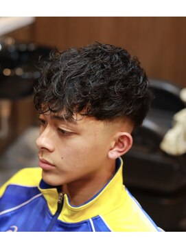 リルホビーズメンズグルーミング(Lil Hobbys Men's Grooming) 海外風フェードスタイル