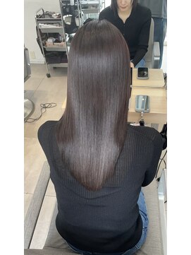 エラ(Ella) 美髪矯正で潤いとツヤが続く艶髪へ