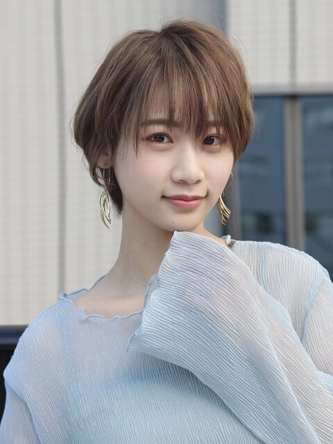 カーキグレージュくびれヘアショート　神保町