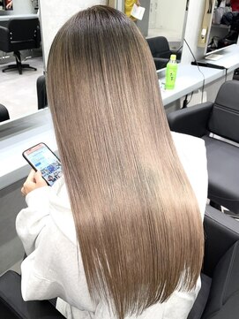 ヴィズバイエリーツ(vizz by elyts) 根元が気にならないグラデーション/艶グレージュ/北谷/レイヤー