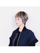 ミスエッセンス(MISS ESSENCE) ブリーチを使ったモードな陰影ショート/ミスエッセンス平岩