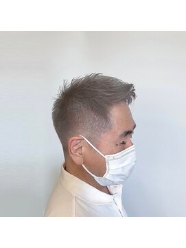 コネクトヘアデザイン バイ マツダ(CONNECT hair design by Matsuda) ツーブロック フェードカット シルバー グレー メンズカット